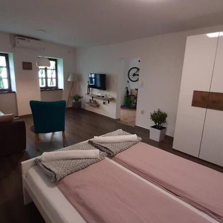 Bed&Bike Apartamento Sremski Karlovci Exterior foto